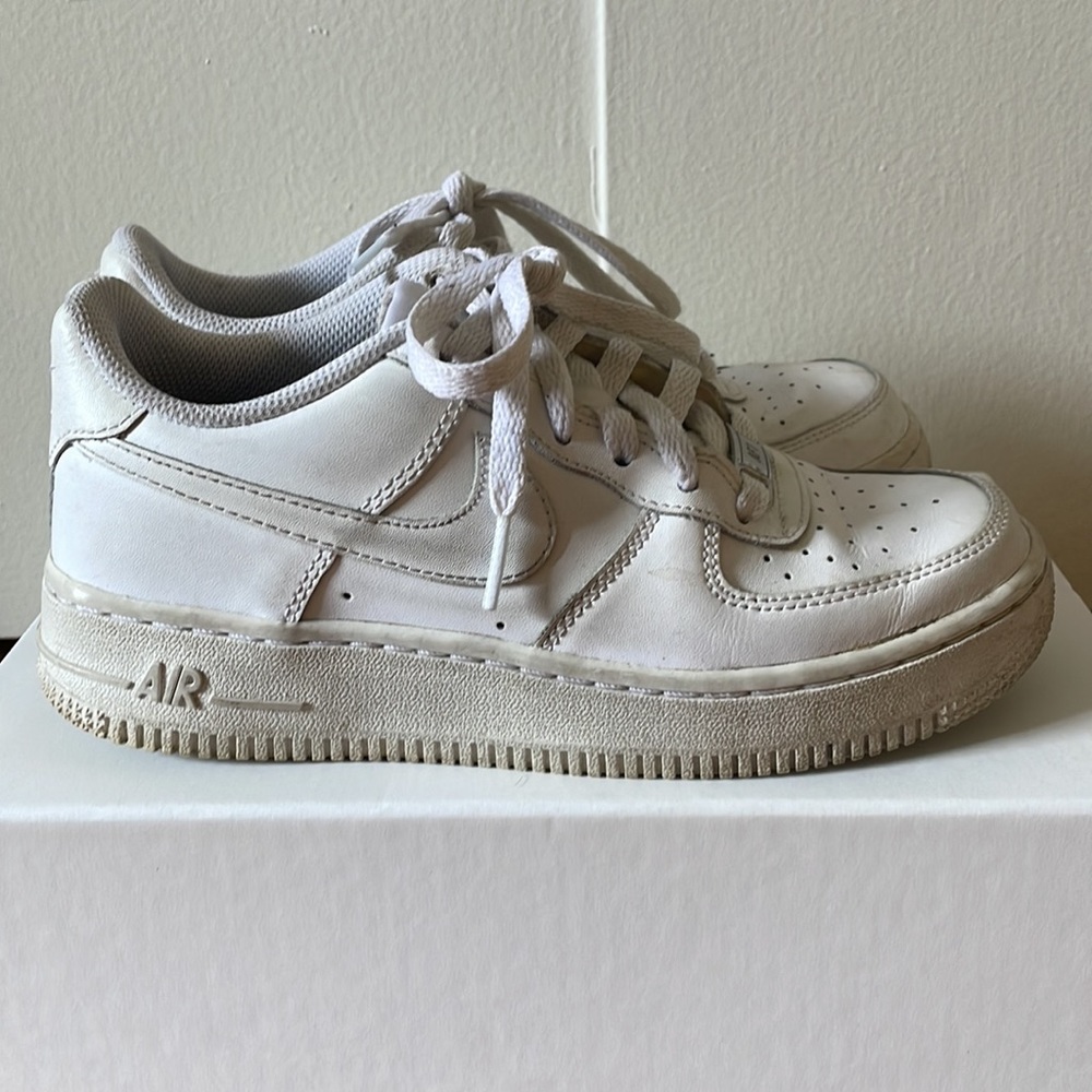Nike Air Force 1 LE